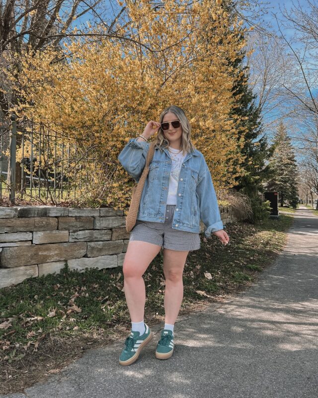 Things that make me happy: flowers, walks, sunshine, a comfy outfit, fun nails 🌼🩵🍋 Say “DETAILS” to have links to shop sent to your DMs!

_______

Midsize spring outfits, denim jacket, boxer shorts, everyday style, comfy outfits, spring 2025 fashion, adidas sneakers
.
.
.
#midsizefashion #springoutfits #springootd #everydaystyle #springoutfitideas #summeroutfitideas #midsizeoutfits #adidas #comfyoutfits