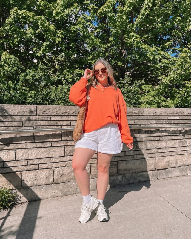 The coral sweatshirt strikes again 🍑✨🤍🍊 Say “BRIGHT” to have links to shop sent to your DMs! 

________

Midsize spring summer fashion, sporty outfits, comfy outfit ideas, new balance sneakers, hot girl walk outfit 
.
.
.
#midsizefashion #midsizeoutfits #summeroutfits #springoutfits #aeriereal #oldnavystyle #newbalance530 #summerootd #comfyoutfits #size12 #size14