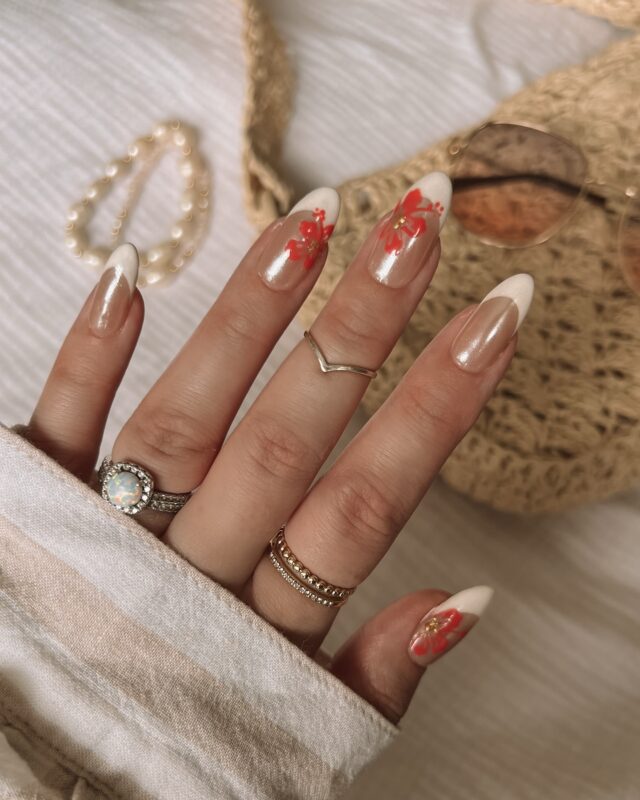 Island vibes 🌺✨🐚 Used @looky.ca 3 in 1 gel polish as usual!

________

Summer nails, hibiscus flower nail art, glazed donut nails chrome powder nails, French tips, beachy nails 
.
.
.
#summernails #summernailart #hibiscusnails #vacationnails #chromenailart #frenchtip #nails #nailart #almondnails